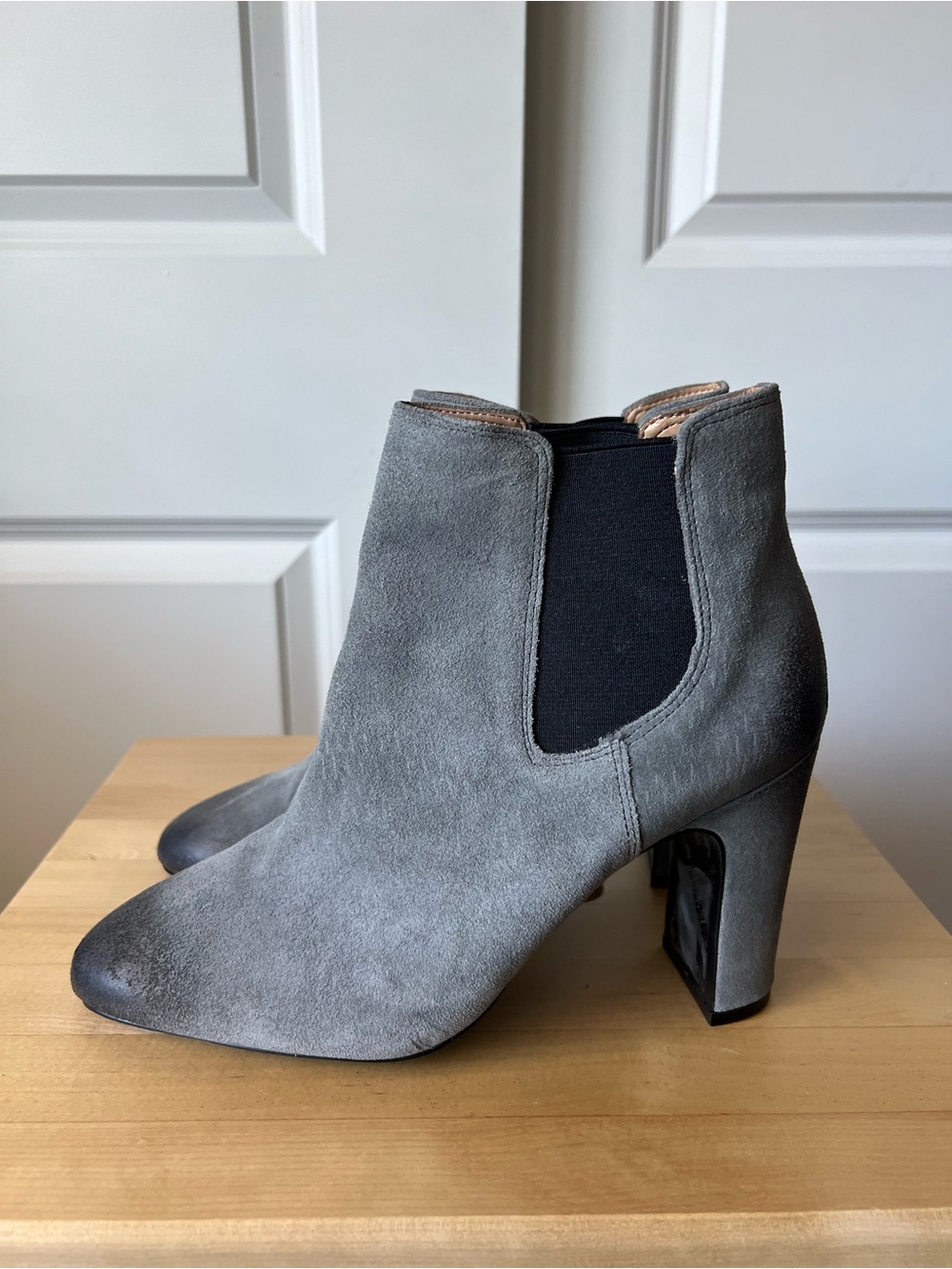 NWOT Banana Republic Gray Suede Ankle Boots